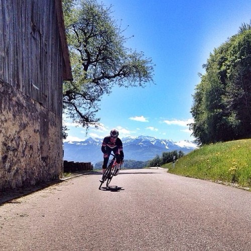 bici-veloce:From castellicycling - Spring is in the air. Via @alaincovi @steiner_argon18 ift.