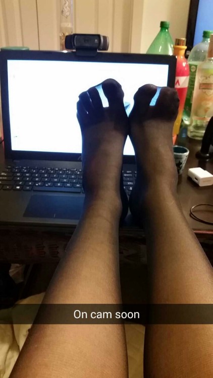 feet-ofthe-siren: Let’s chill, someone paid to take my stockings off already
