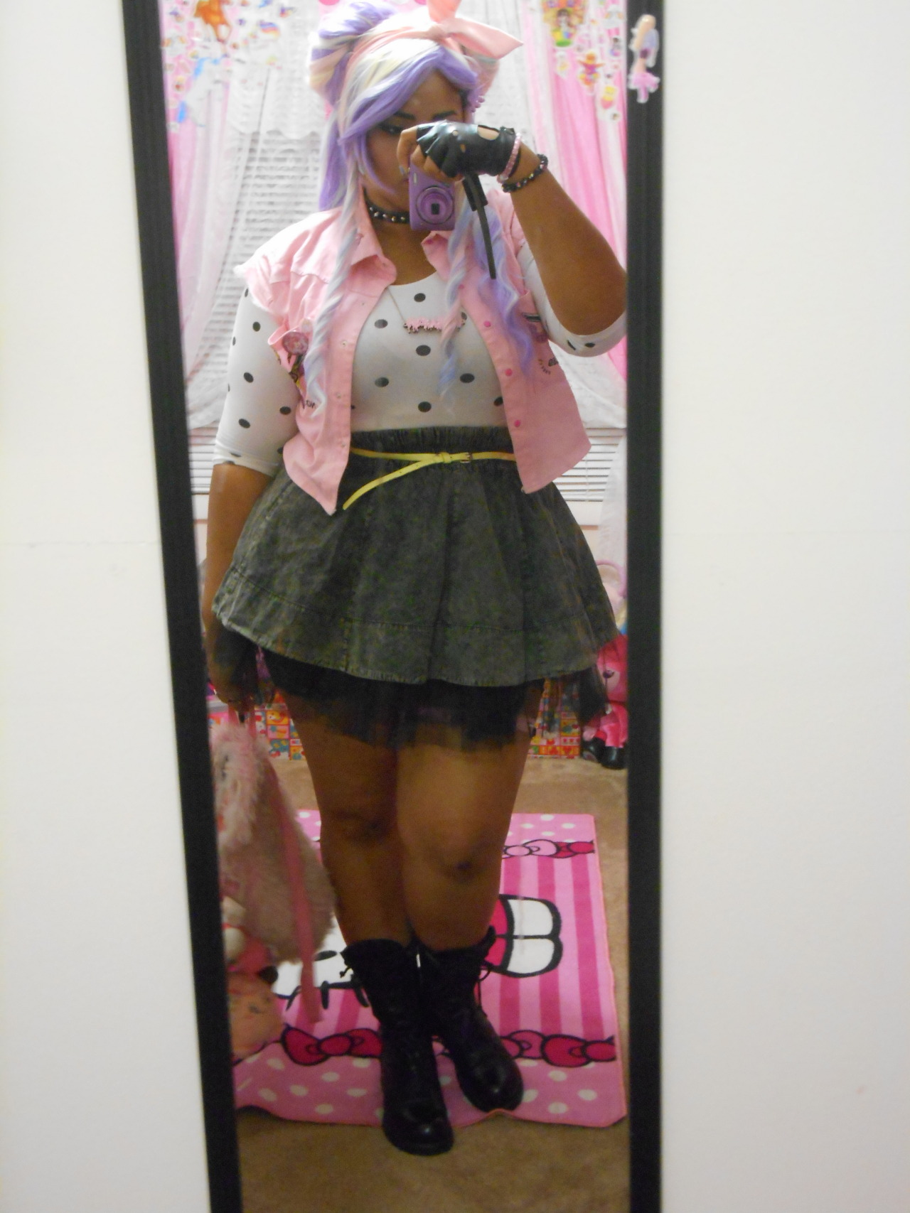 kitsunefantasy:  I was a cute pastel punk babe yesterday~ Went and saw a late movie