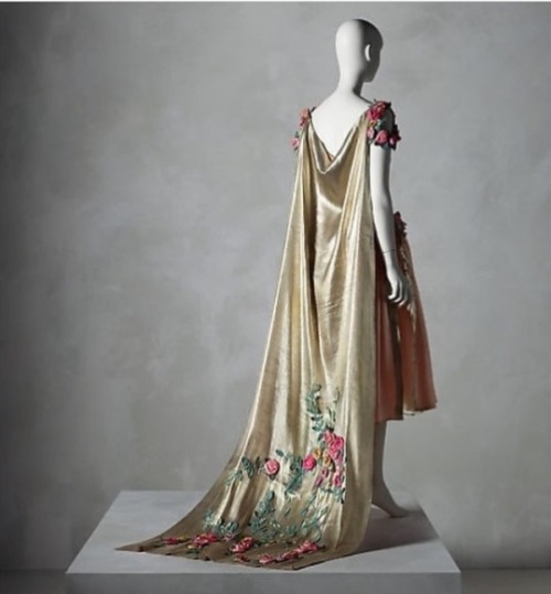 countess–olenska:Court dress, 1926.