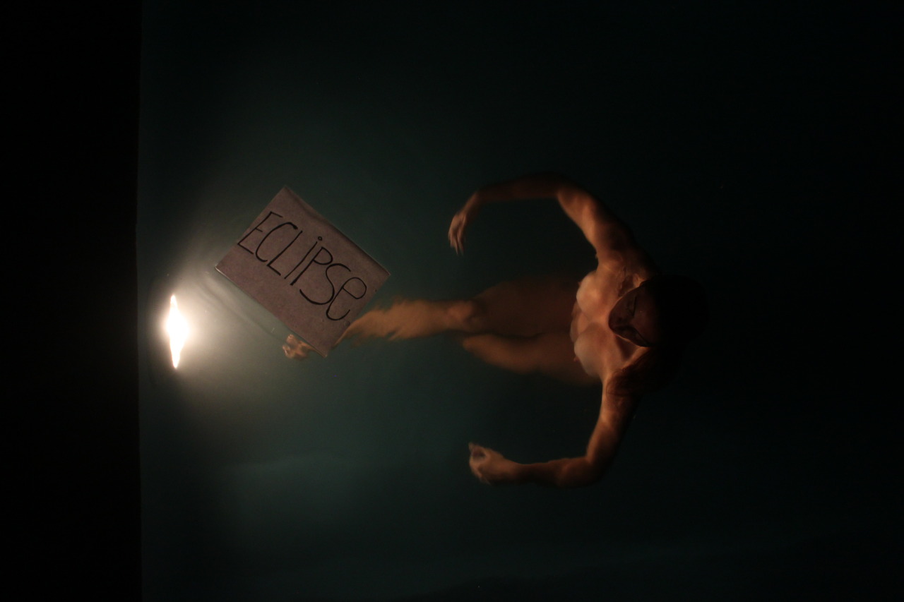 aviagemdoheroi:  Eclipse. Piscina em Santiago/RM - Chile. 