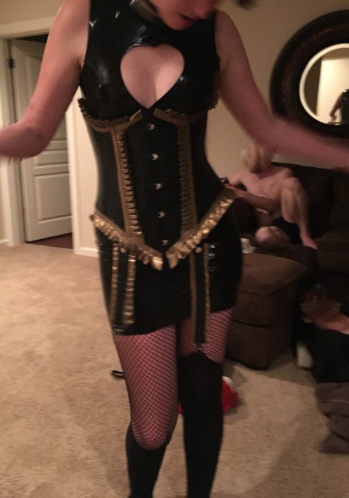 latex-n-more:  for the late night activitys i work a black latex dress and a gold and black latex corset in front of some friends, and did a litte dance, 