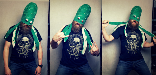 Having fun with the photo shoot of our new #Cthulhu t-shirt. Not entirely serious about it ^^. 