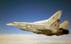 titovka-and-bergmutzen:  A perfect shot catches both a MiG-31 “Foxhound” interceptor cruising alongside it’s big brother, the Tupolev Tu-22 “Blinder” supersonic bomber. (thanks for the correction hydrothrax) 