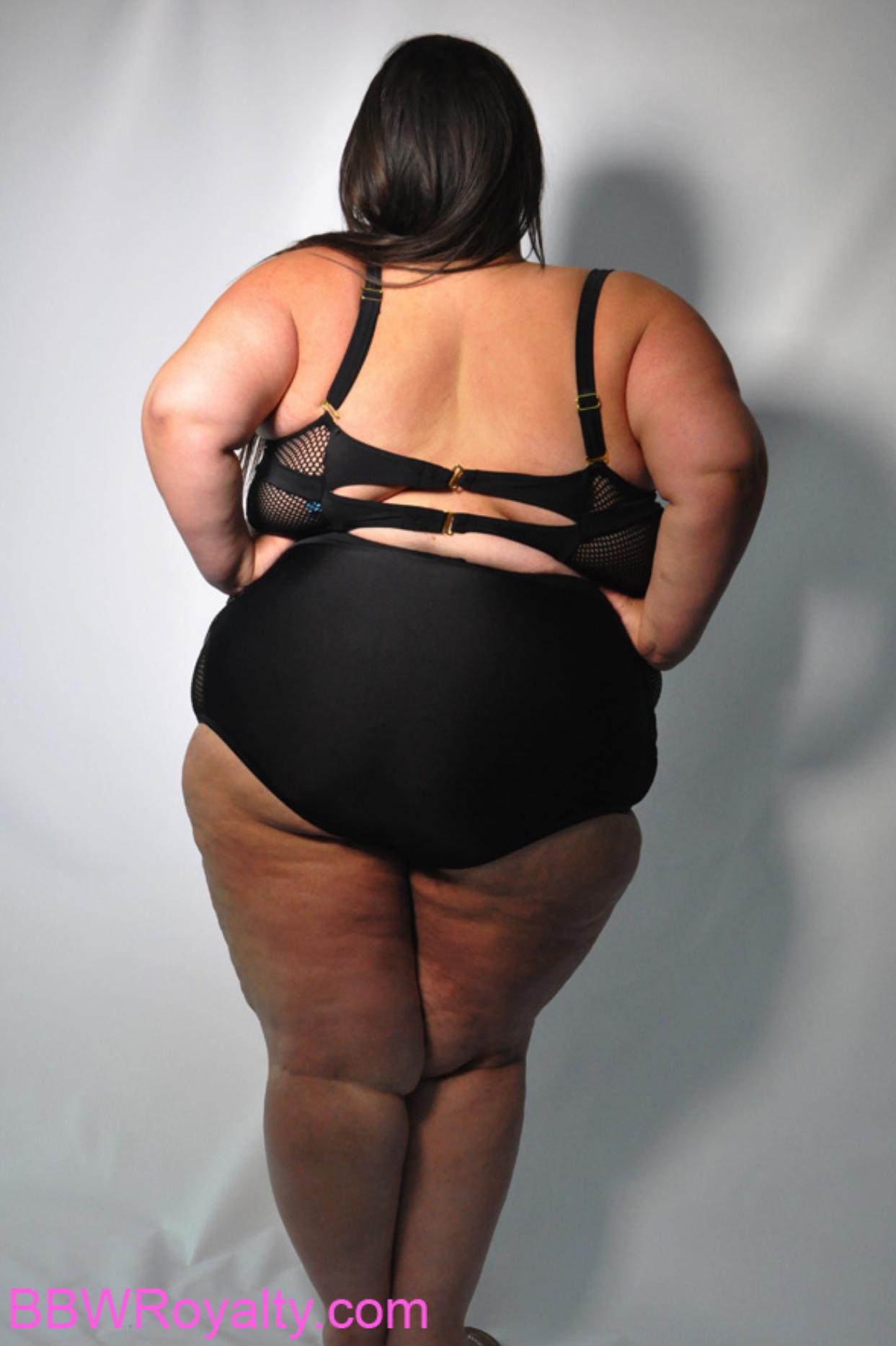 chunkylittlegwynn:Fatkini! 👙🌞🌺 Check out this update at www.bbwroyalty.com/Gwynn