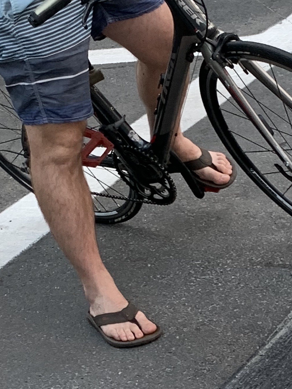 Homme Adoration des Pieds... worshiping guy’s feet — Kalākaua Avenue ...