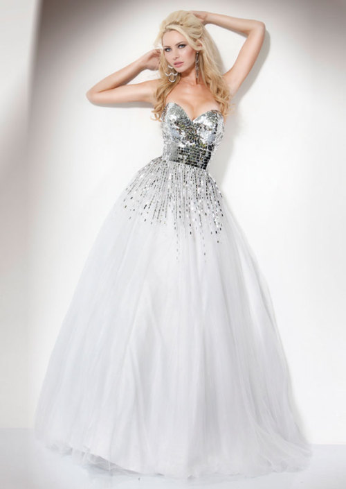 http://www.blackfridaydresses.com/Ball-Gown-A-Line-Sweetheart-Floor-Length-Tulle-With-Sequins-Quince