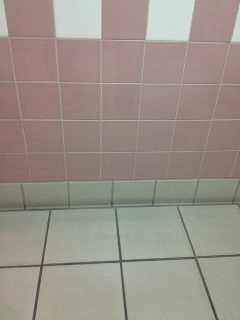 plantcreep:  aestethic bathrooms ??