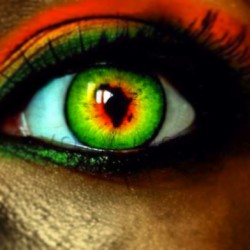 The eye sees home. #dope #artsy #ebony #redblackandgreen