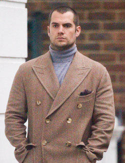 h-cavs-always:    NEW PIC: Henry Cavill out