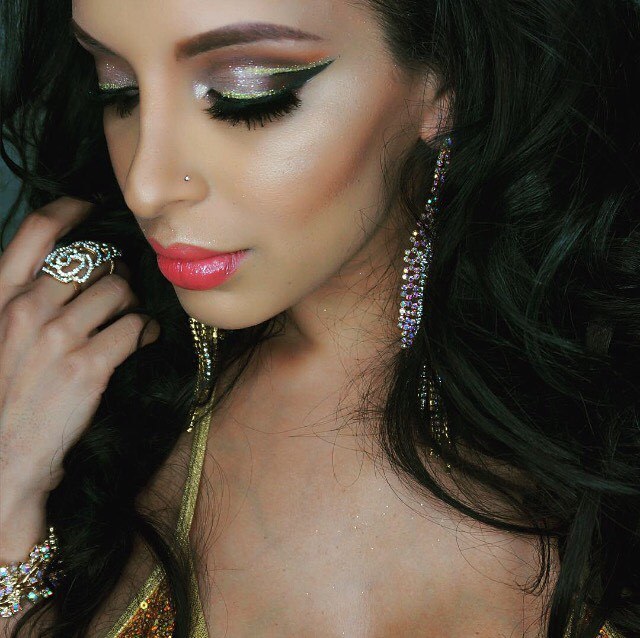 I&rsquo;m wearing my @mezmerizebymeena Double Layered Mink Fur Lashes in style
