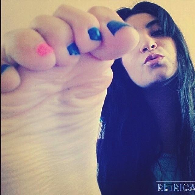 vos-pieds-mademoiselle:  Estos pies de vdd me encantan 👣 😍 #piesamateur #pies