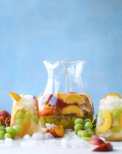 yummyinmytumbly:  PINOT PEACH SANGRIA