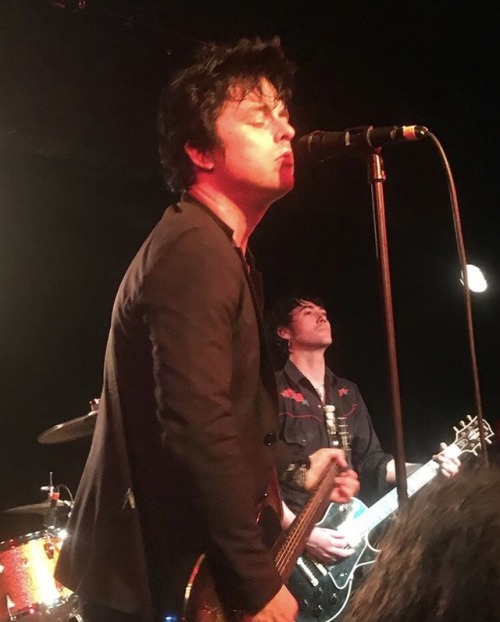 Billie at the concert I went to&hellip; the black cat in Washington DC!! ⚡️