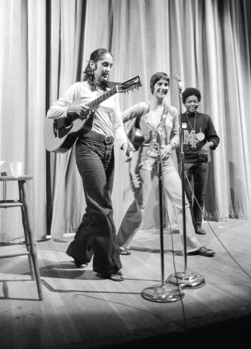 bobdylan-n-jonimitchell: Joan Baez and Mimi Fariña perform at the War Resisters League’s 50th Annive