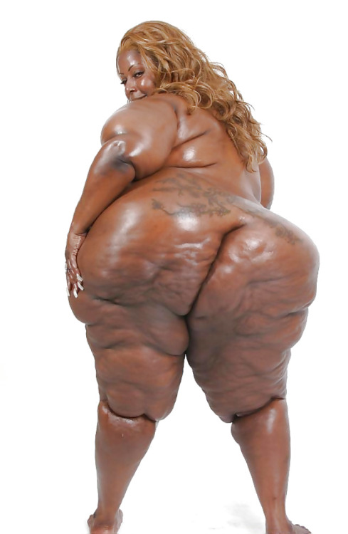 bigbeautifulblackwomen: Make me wanna eat ass all damn day