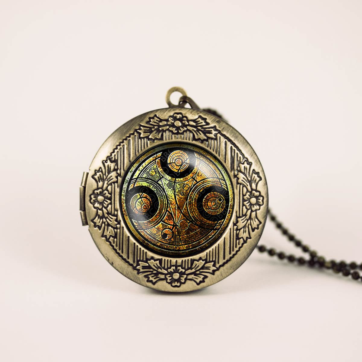 geeksngamers:  Geeky Lockets - Created by CapturedMySoul These designs and more