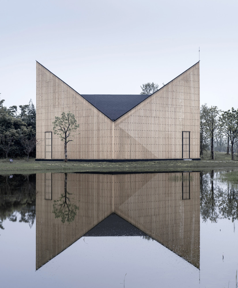 archatlas:  Architecture Reflected in Water    A selection of photographs in which