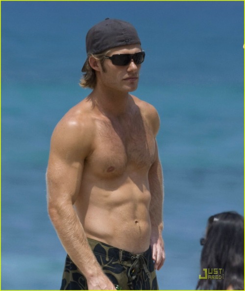 hotfamous-men:  Chris Carmack