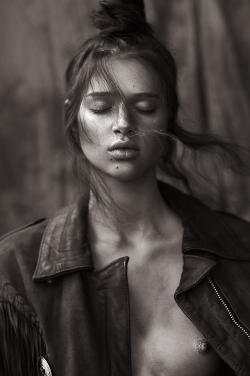 Sex mylico:  Anaïs Pouliot by Lina Teschreblogging pictures