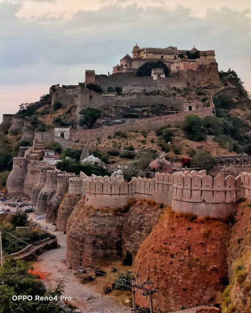 Kumbhalgarh Fort, Rajasthan The_lost_travellers wrote: The forts of Rajasthan actually have played 