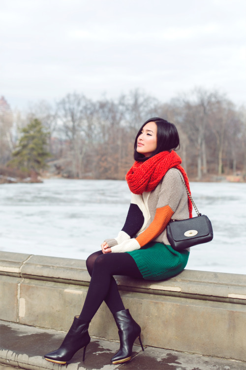 Fashion blogger Nicole Warne from Gary Pepper wearing Vintage Knitted Jumper / Mulberry Bag / Charlo