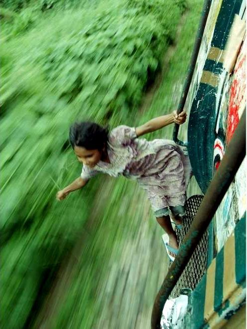 in-defini:  ontheroadtobetterness:  feelslikesugar:   Tab Tuhin, Bangladesh 2008   This has always been, and always will be my favourite photograph.    -
