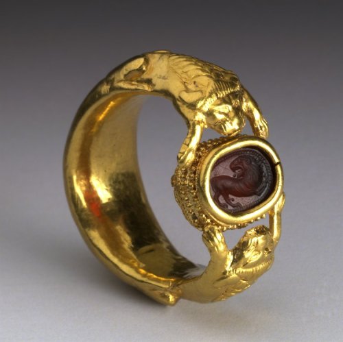 records-of-fortune:Etruscan. Gold Ring. 5th Century BC. This Gold finger-ring has two crouching lion