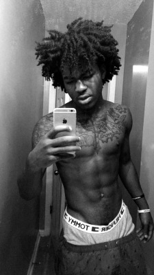 bulgewatcher504:  blackgayincest:  #sonsunday  Man I looooooove a negro with hair like this. @