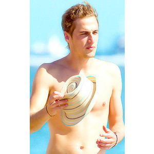 male-celebs-naked:  Kendall Schmidt 2See more here