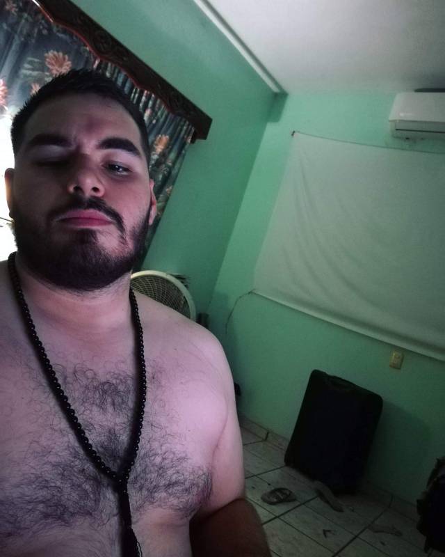 bear-hairy:Déjanos tu comentario 🐻. Rebloguea y comparte el contenido si te gustan las fotos. #Bear_Hairy