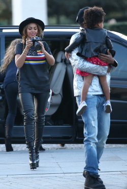 Beyoncefashionstyle:  Beyoncé, Jay Z And Blue Ivy In Paris (Oct 7) 