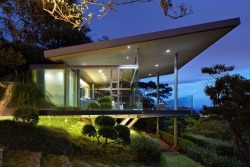 archatlas:    Estancia y Ficus in Escazú  The program could not be simpler for this residence by Cañas Arquitectos. It’s a place where one can enjoy the view and spend afternoons and part of the evening with friends and family. The view of Costa