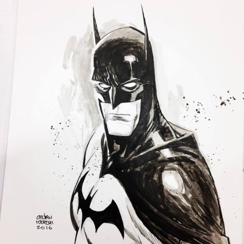 Batman inked bust at #dallasfanexpo2016 in AA. #dccomics #andrewrobinson #batman (at Dallas Comiccon