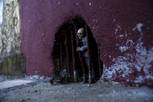 isfuckingfun:Cement eclipses; tiny cement skeletons haunt the streets in Mexico.