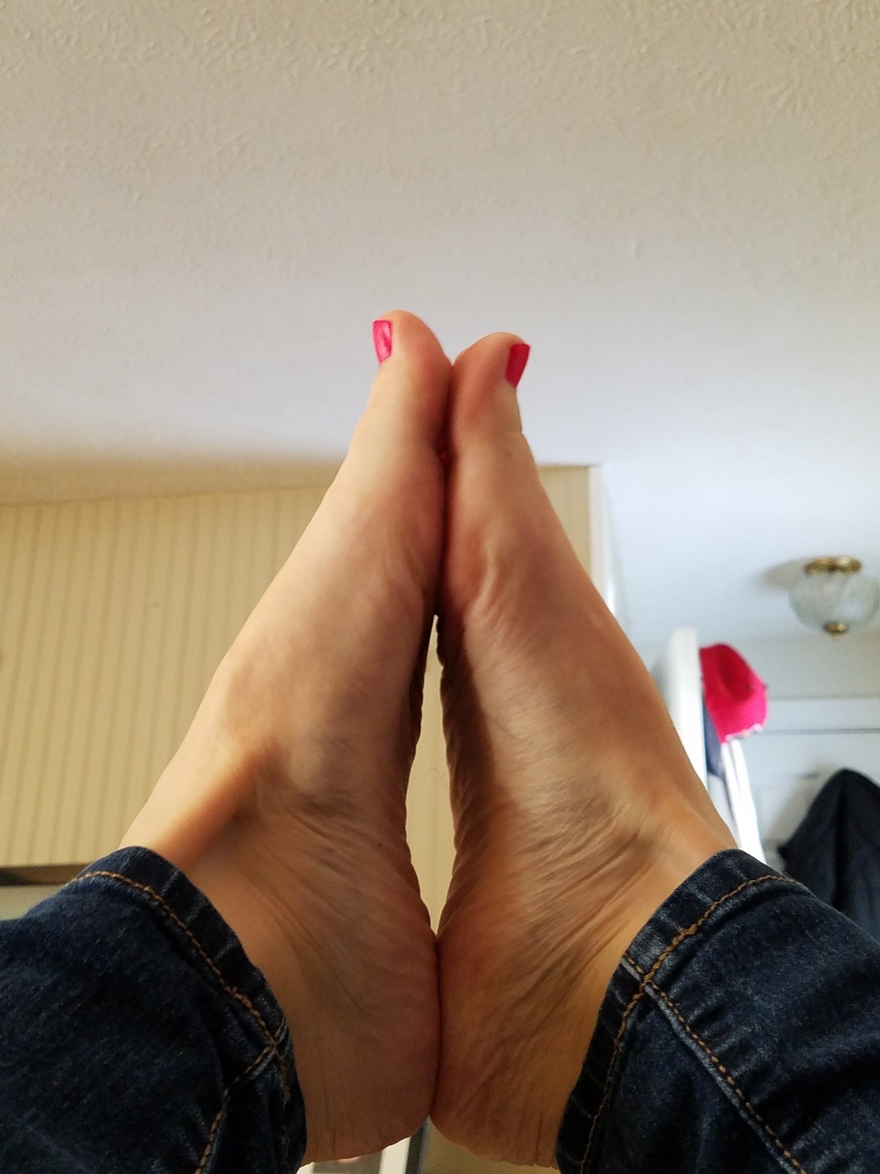 myprettywifesfeet:  my pretty wife sent this to me at work to help the day along.please