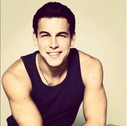 conipicasso-meanwhilesmile:  Mario Casas♥♥. “A 3 metros sobre el cielo&quot;