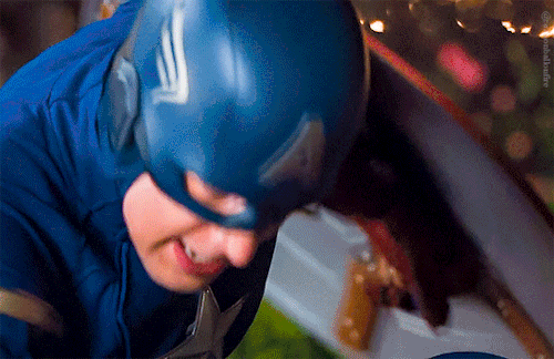 cannonballonfire:Loki vs CapTom Hiddleston and Chris Evans in ‘The Avengers’, (2012). Dir. Joss Whed