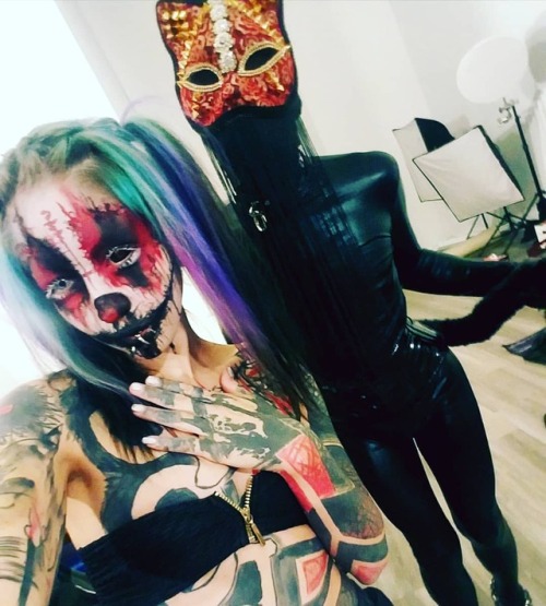 No one can top @jessepaulkphoto outfit tonight for handing out candy BEST BOLEEEVEEE IT www.