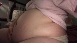 gothbelly: My belly has been blowing up so