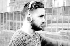 zayncangetsome:  make me choose → vastlyunknown asked: curly liam or beardy liam