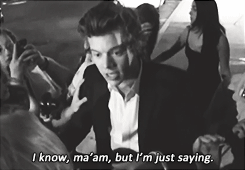 limpford:  ohstylesno: Harry, bless him, trying to make everybody happy. x  if everyone