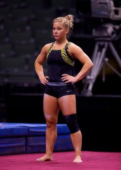 builttobulk:  fit-healthybeautiful:  confidence is key  hnnnnNNNNGGGGGGGiggity  I&rsquo;m in love with Shawn Johnson!!! She is AMAZING!!! Look at that body and especially her legs!!!