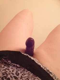 the-newkink:  Someone come and sit on my cock? 