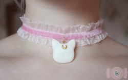 pastelbat:  creepy-cute-eye-candy:More chokers