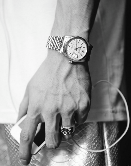 frappuczino:  Beenzino’s hand ft. Rolex 