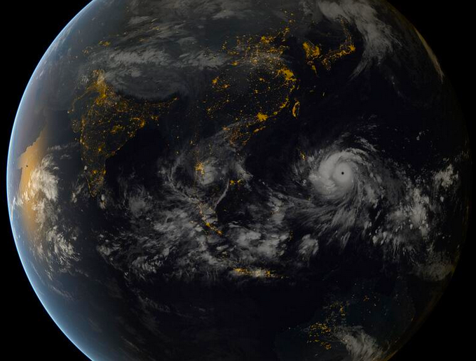 ummhello:  Haiyan, the most powerful typhoon in recorded history (via kateoplis)