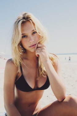 beautifulmoda:  Alexis Ren 