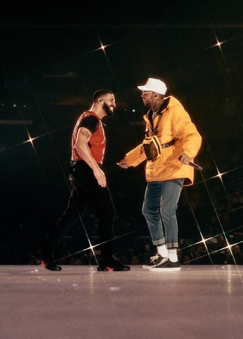 wildforchrisbrown:Chris on stage with Drake at his “AATTM” show in LA (12.10.18)