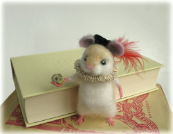 geekymerch:  (via Felted Hamlet Hamster Shakespeare Needle Felting by Mythillogical)